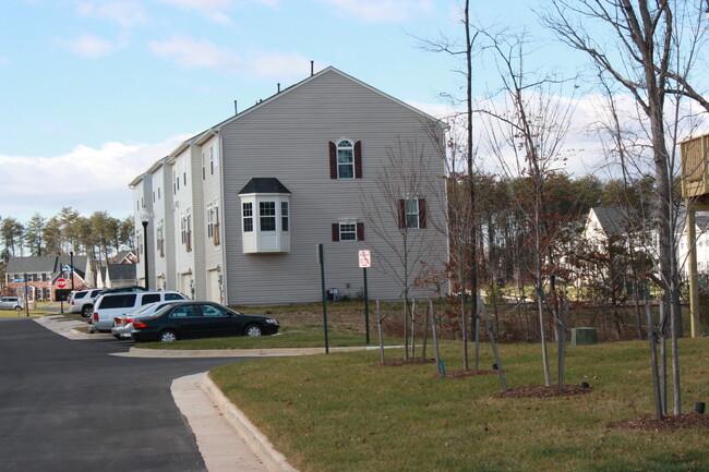 42956 Miltec Ter in Chantilly, VA - Building Photo - Building Photo