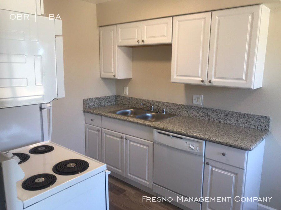 4518 E Fountain Way-Unit -110 in Fresno, CA - Foto de edificio