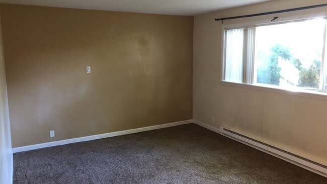 225 NW Tingley St, Unit 215 C in Pullman, WA - Building Photo - Building Photo