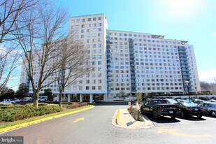 10500 Rockville Pike in Rockville, MD - Building Photo