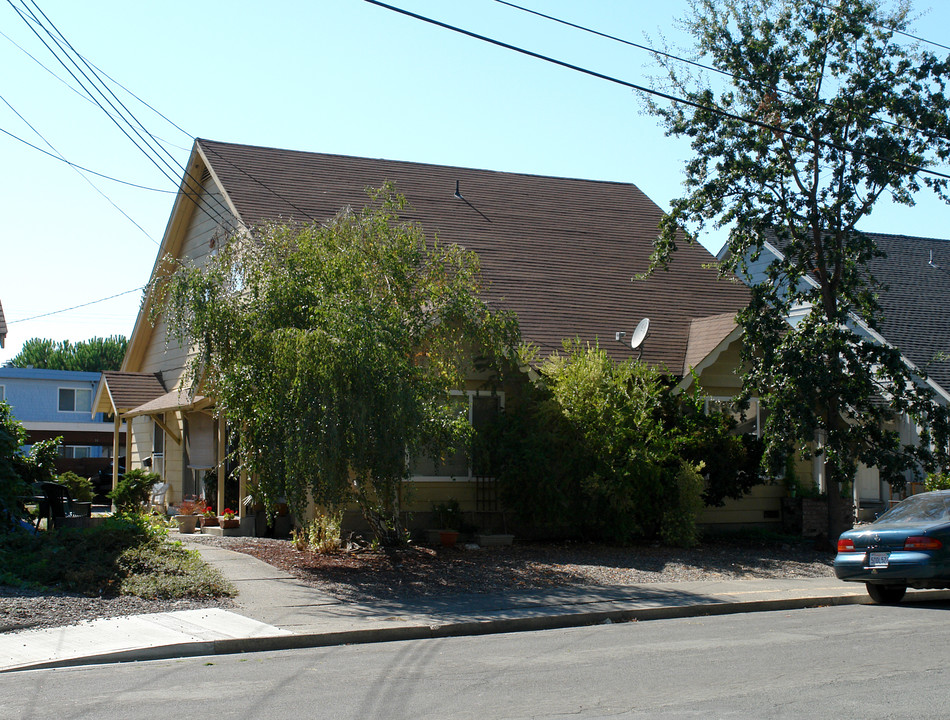 1125 Evans Dr in Santa Rosa, CA - Foto de edificio