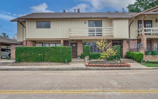 property at 823 S Ripple Creek Dr