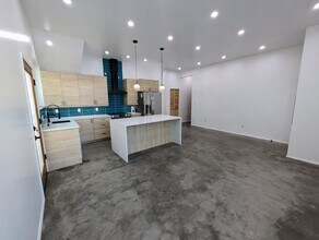 720 San Pascual Ave in Los Angeles, CA - Foto de edificio - Building Photo