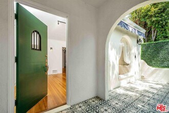223 N Almont Dr in Beverly Hills, CA - Building Photo - Building Photo