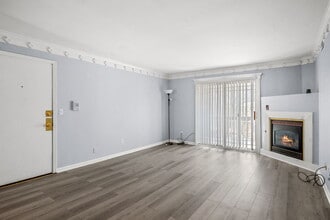 1995 Tall Oaks Dr in Aurora, IL - Building Photo - Building Photo