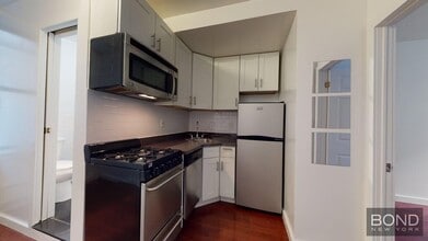 787 9th Ave in New York, NY - Building Photo - Building Photo