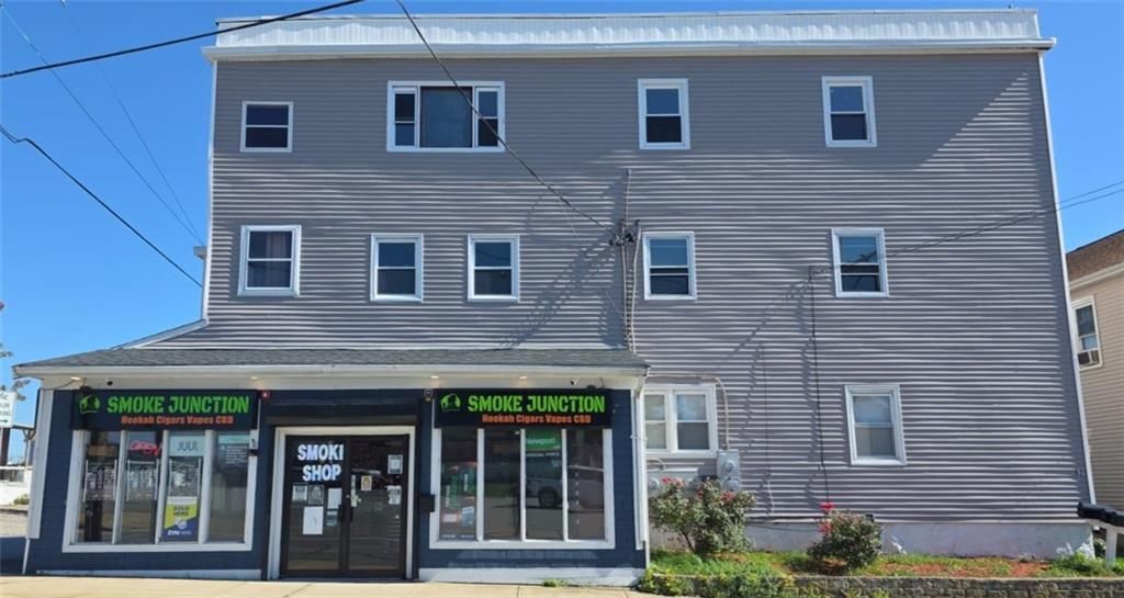 62 Main Rd in Tiverton, RI - Building Photo