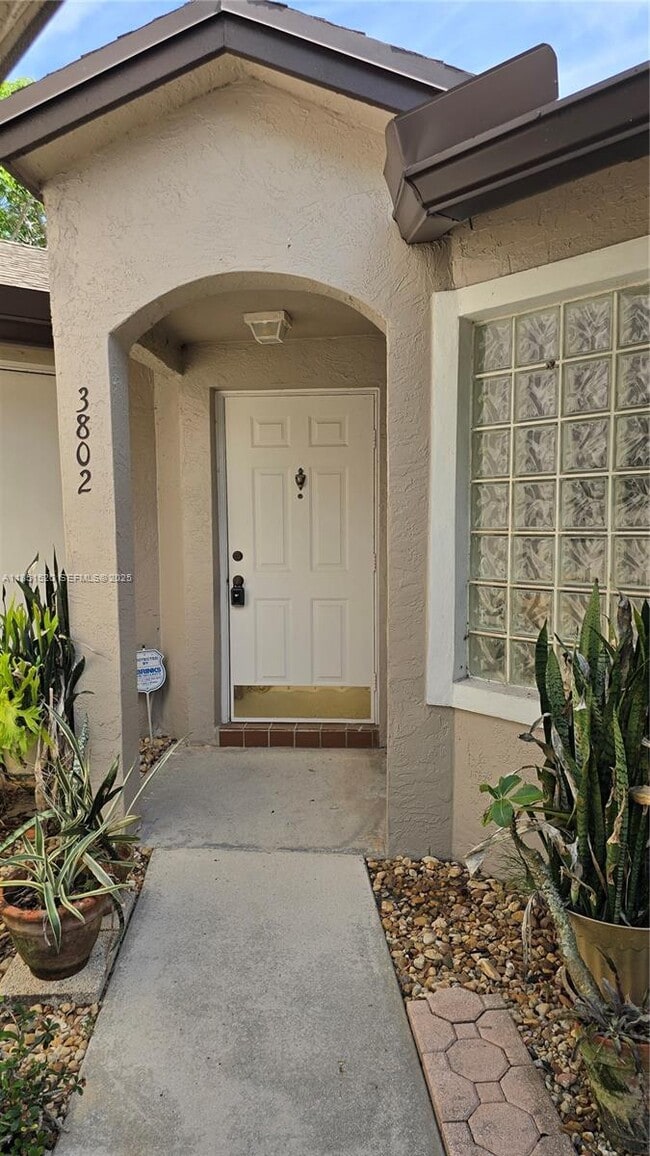 3802 NW 122nd Terrace in Sunrise, FL - Building Photo - Building Photo