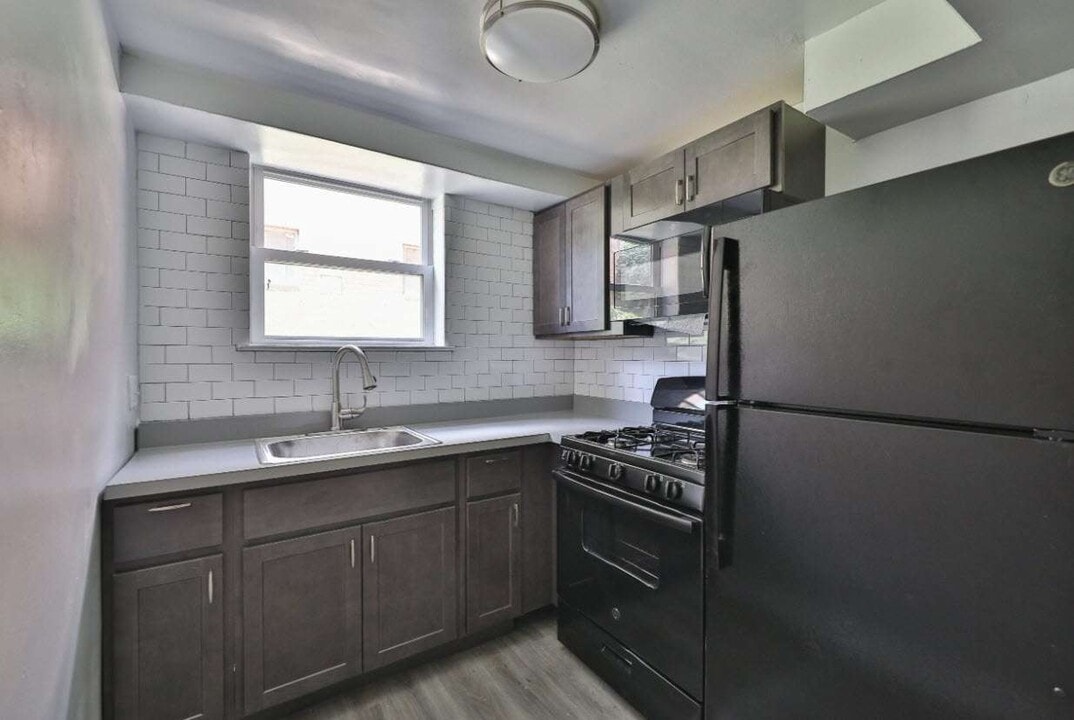 Germantown Apartments in Philadelphia, PA - Foto de edificio