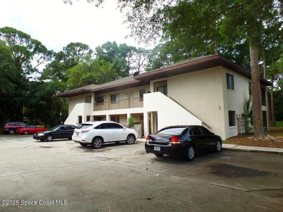 219 Olmstead Dr in Titusville, FL - Building Photo