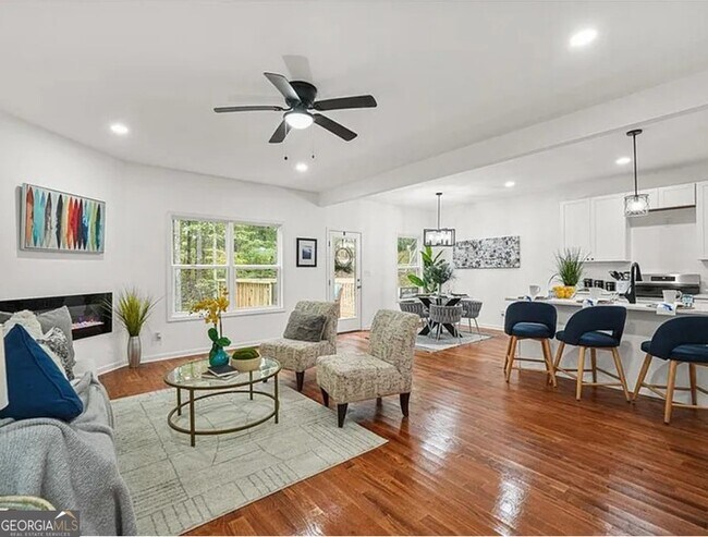 3925 Pineshore Cir in Gainesville, GA - Foto de edificio - Building Photo