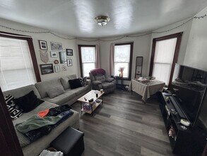 23 E Kidder St, Unit Apt 1 in Portland, ME - Foto de edificio - Building Photo