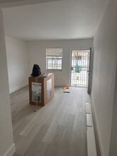 121 NW 68th Ave in Miami, FL - Foto de edificio - Building Photo