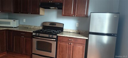 104 Winnikee Ave in Poughkeepsie, NY - Building Photo - Building Photo