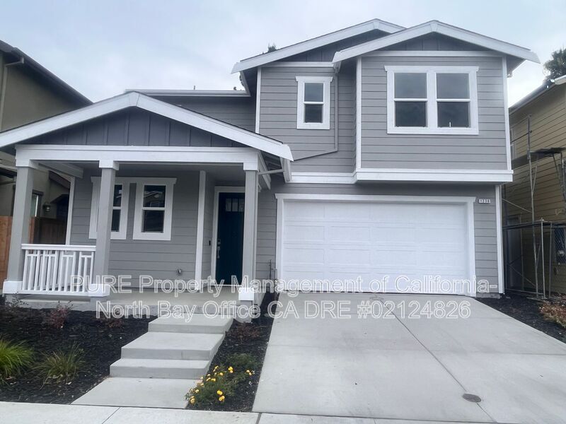 1236 Del Rancho Way in Petaluma, CA - Building Photo
