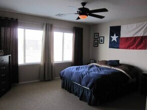 10415 Lilac Square Ave in Las Vegas, NV - Building Photo - Building Photo