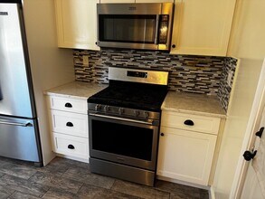 13 Virginia Cir in Randolph, MA - Building Photo - Building Photo