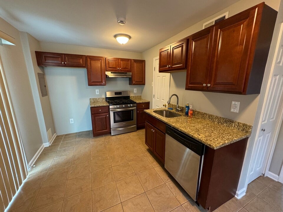 213 Chelsea Rd in Fairless Hills, PA - Building Photo