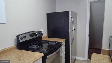 905 Little St in Alexandria, VA - Building Photo - Building Photo