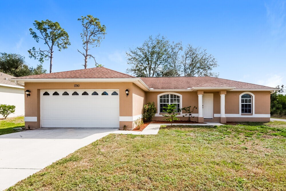 1790 Wendover St in North Port, FL - Building Photo