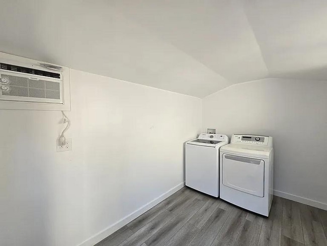 5710 Vineland Ave in Los Angeles, CA - Foto de edificio - Building Photo