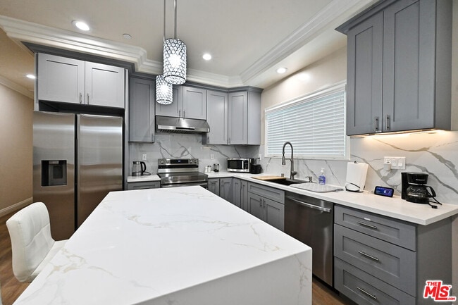 property at 2030 S Chapel Ave