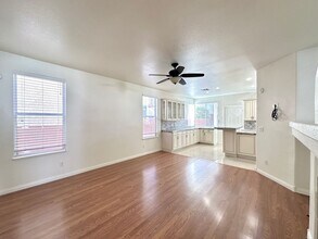 2245 Juniper Berry Dr in Las Vegas, NV - Building Photo - Building Photo