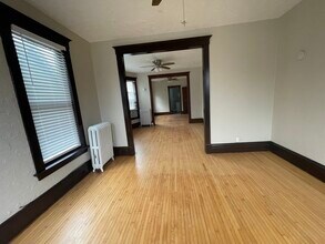 472 E Chicago St in Elgin, IL - Building Photo - Building Photo