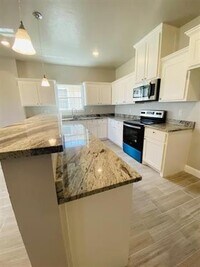 506 Robinson St photo'