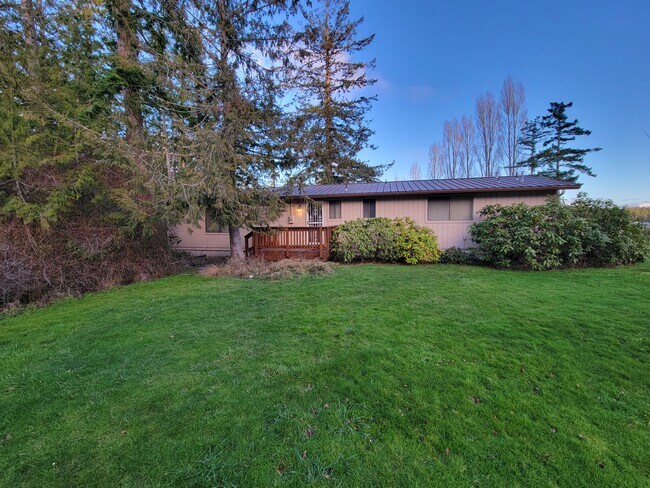 9142 Flagler Rd in Nordland, WA - Building Photo - Building Photo