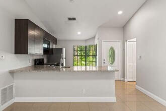 921 Pine St in Oviedo, FL - Building Photo - Building Photo