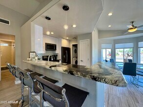 8835 W Michelle Dr in Peoria, AZ - Building Photo - Building Photo