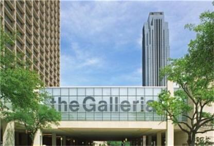 2101 Fountain View Dr in Houston, TX - Building Photo - Building Photo