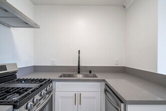 254 S Madison Ave in Pasadena, CA - Building Photo - Building Photo