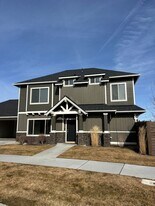 20564 Rolen Ave in Bend, OR - Building Photo