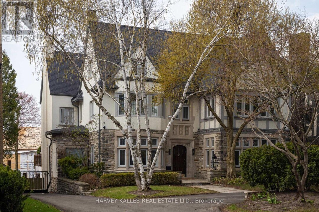 90 Old Forest Hill Rd in Toronto, ON - Building Photo