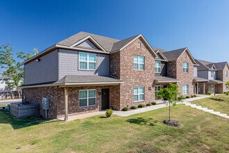 Talmoore Townhomes in Springdale, AR - Building Photo - Building Photo