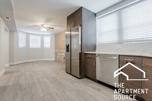 2647 N Sacramento Ave, Unit G in Chicago, IL - Building Photo