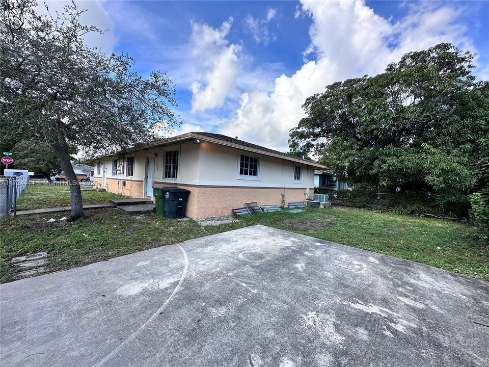 1211 NE 136th Terrace in North Miami, FL - Building Photo