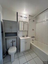 922 3rd Ave in New York, NY - Building Photo - Building Photo