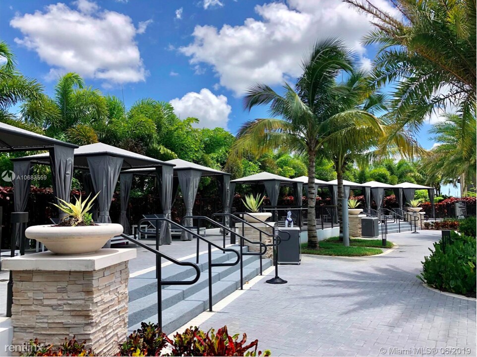 7925 NW 104th Ave-Unit -Apt 25 in Doral, FL - Building Photo