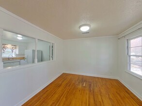 2109 S Grove St in Wichita, KS - Building Photo - Building Photo