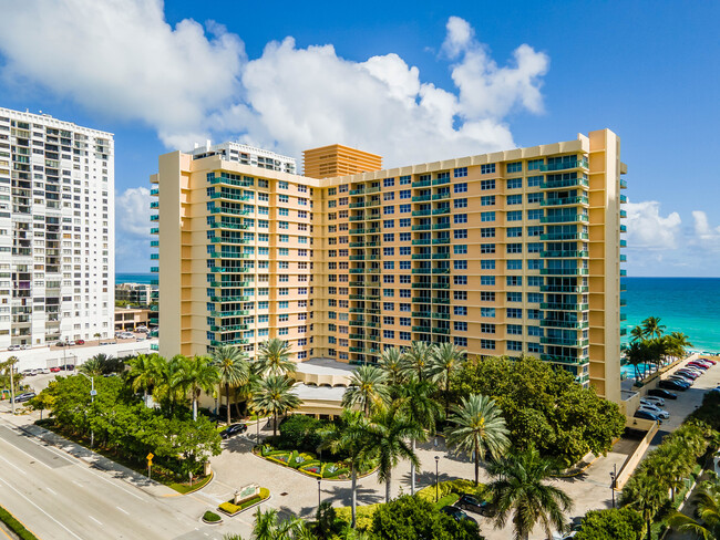 The Wave in Hollywood, FL - Building Photo - Building Photo