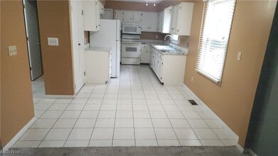 7021 Longview Dr in Solon, OH - Building Photo - Building Photo
