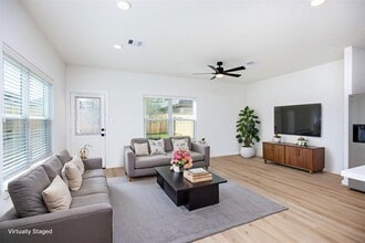 1939 Longmire Villas Ct in Conroe, TX - Building Photo - Building Photo