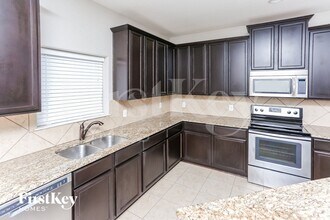 202 Brook Ct in Red Oak, TX - Foto de edificio - Building Photo