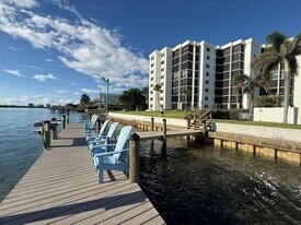 19800 Sandpointe Bay Dr in Tequesta, FL - Building Photo