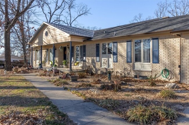 2002 S 17th St in Rogers, AR - Building Photo - Building Photo