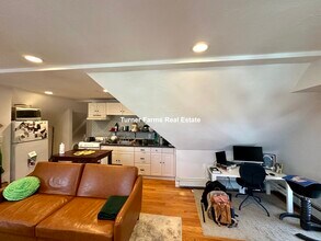 339 Centre St, Unit 3 in Boston, MA - Building Photo - Building Photo