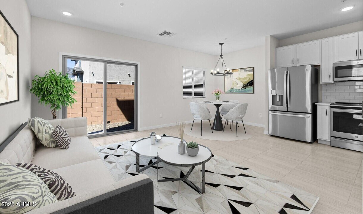 7573 W Darrow St in Phoenix, AZ - Building Photo